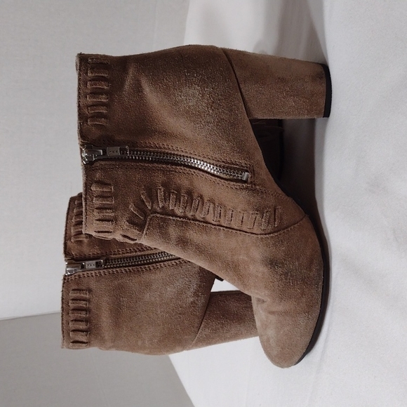 Tan suede leather fringed booties 9.5 - Picture 3 of 8